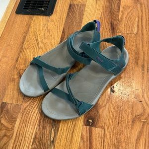 Teva sandals sz 9.5